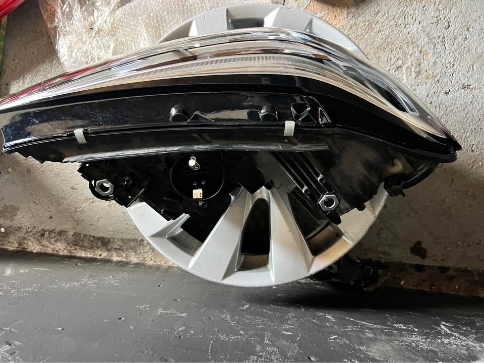BMW G20 preface headlight RHS - Private Seller BMW G20 preface headlight RHS - Private Seller