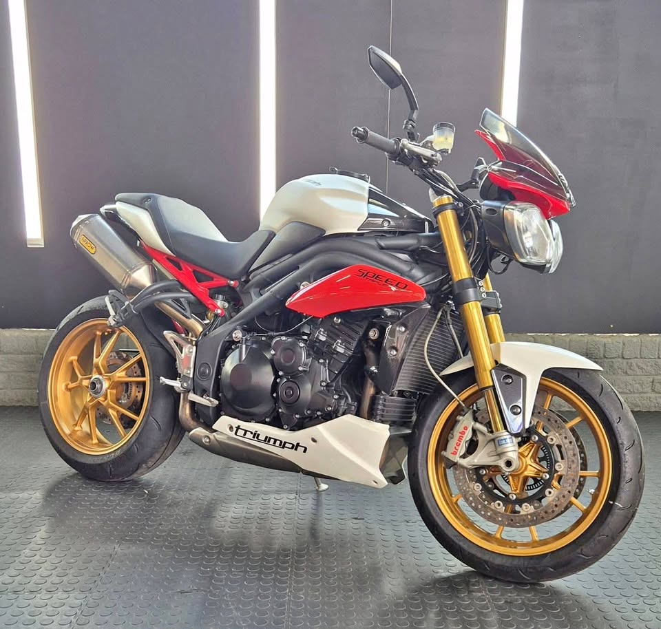 2014 Triumph Speed Triple 1050 R - 16 000km  Arrow Exhaust - Tinted Screen - Private Seller