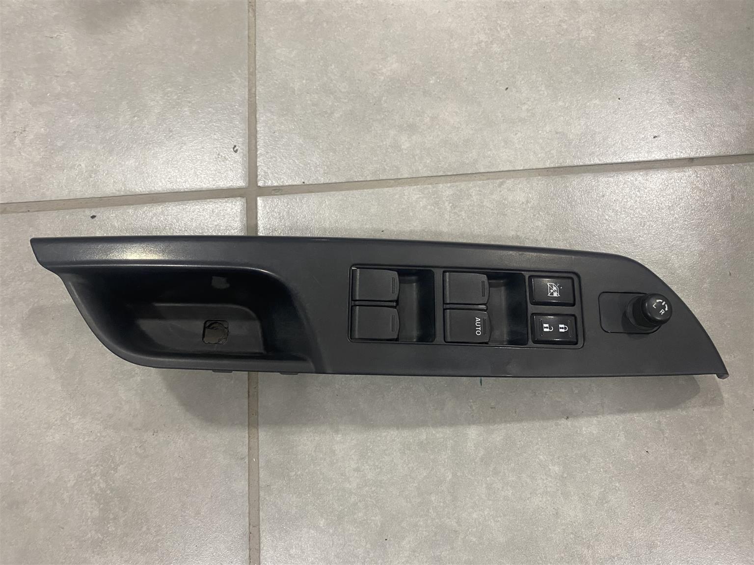 2012 SUZUKI SWIFT RIGHT SIDE WINDOW SWITCH FOR SALE - Private Seller 2012 SUZUKI SWIFT RIGHT SIDE WINDOW SWITCH FOR SALE - Private Seller