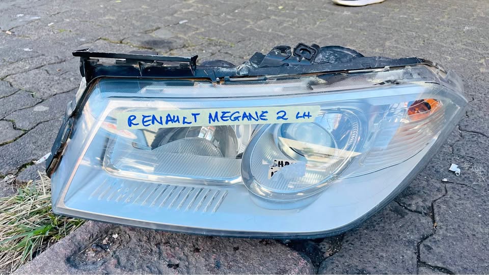 Renault Megane 2 headlight - Private Seller Renault Megane 2 headlight - Private Seller