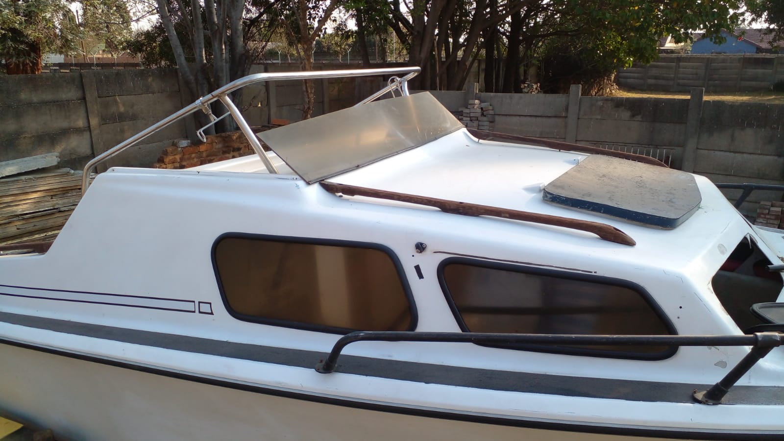 Motor Boat - No Engine - Comes With A Double Axle Trailer