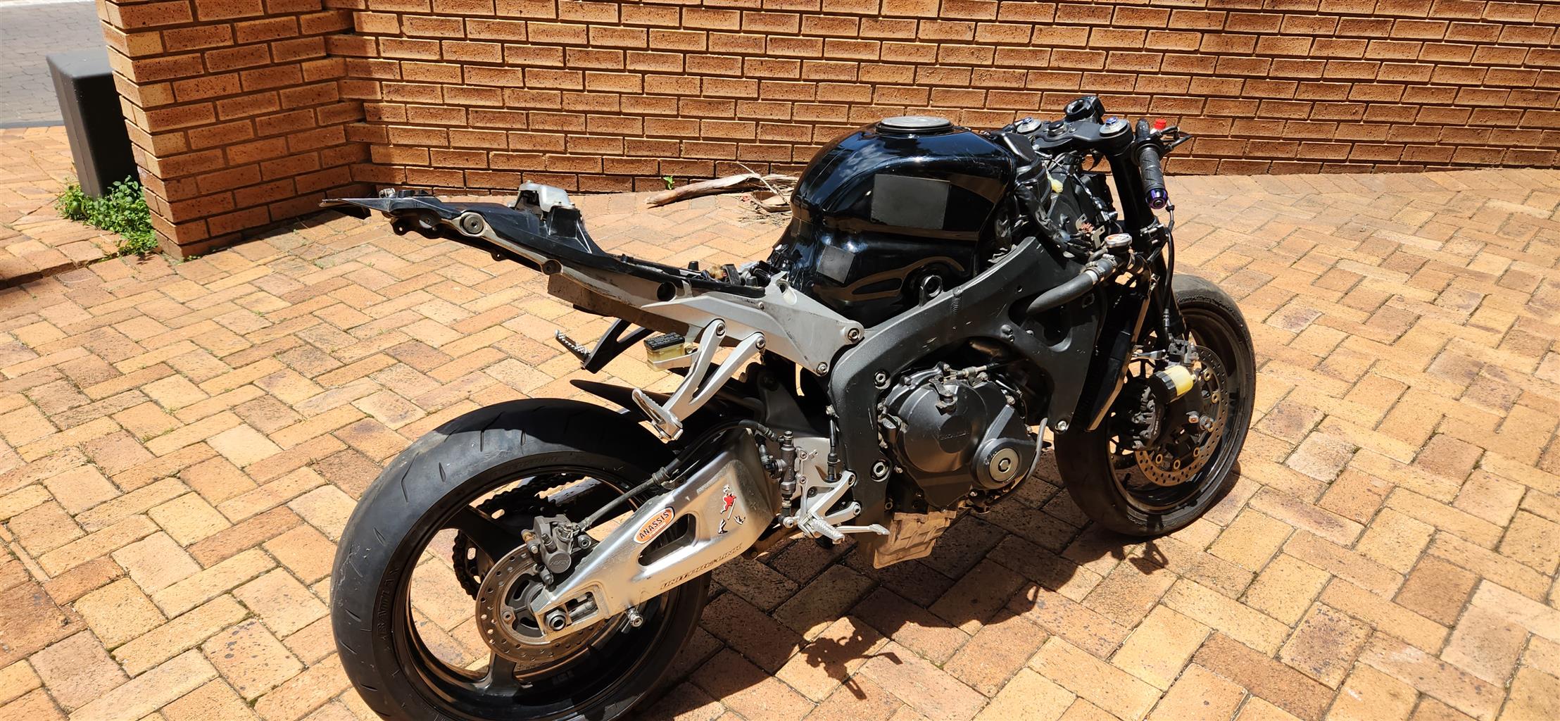 Crashed 2011 Honda CBR600RR stripping for spares