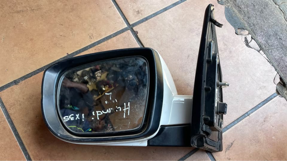 Hyundai ix35 side mirror - Private Seller