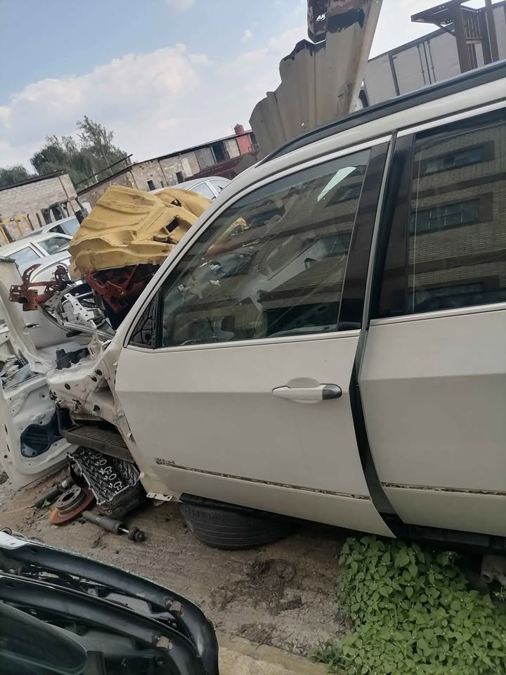 Bmw X5 E70 3.0d stripping FOR spares - Private Seller