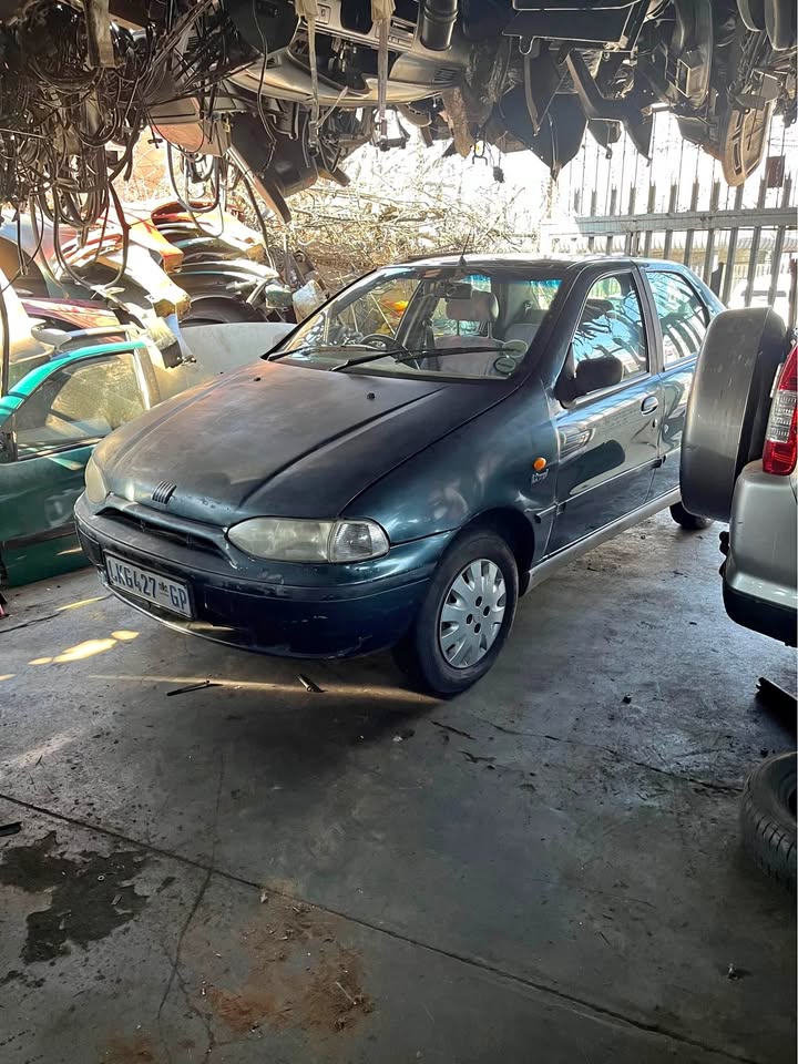 Fiat sienna 1.2 body with gearbox stripping for parts - Private Seller