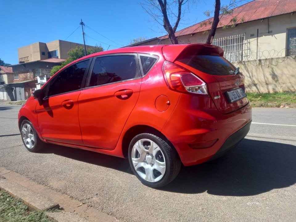 2015 Ford Fiesta Ecoboost 1.0 Petrol, Manual, Red, 91000kms