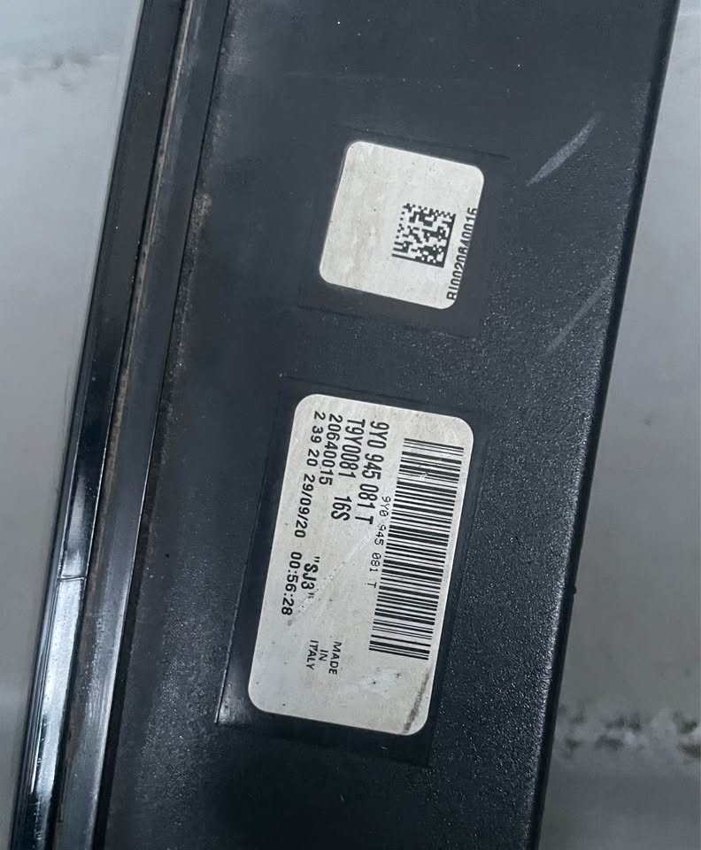 Porsche Cayenne Taillight - Private Seller Porsche Cayenne Taillight - Private Seller
