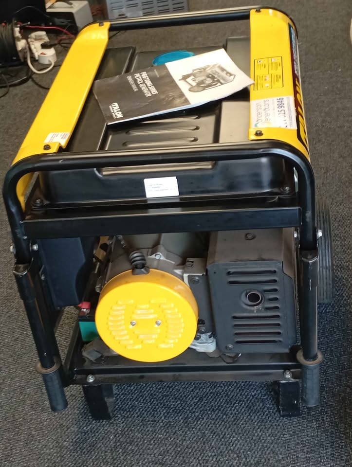 Talon 6.5kVA (around 5000W) single-phase petrol generator | Junk Mail ...