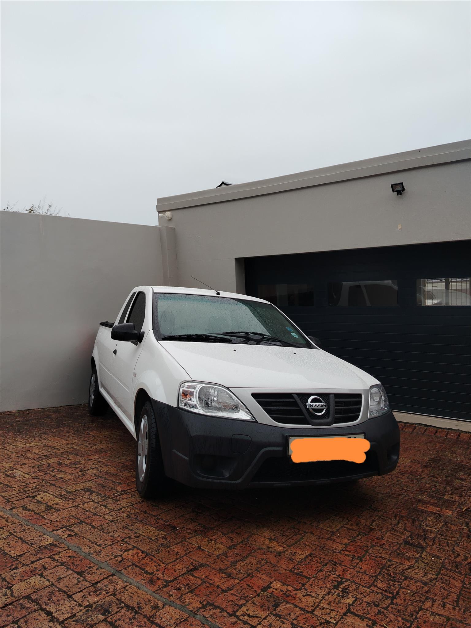 Nissan Np200 bakkie 1.6 safety pack