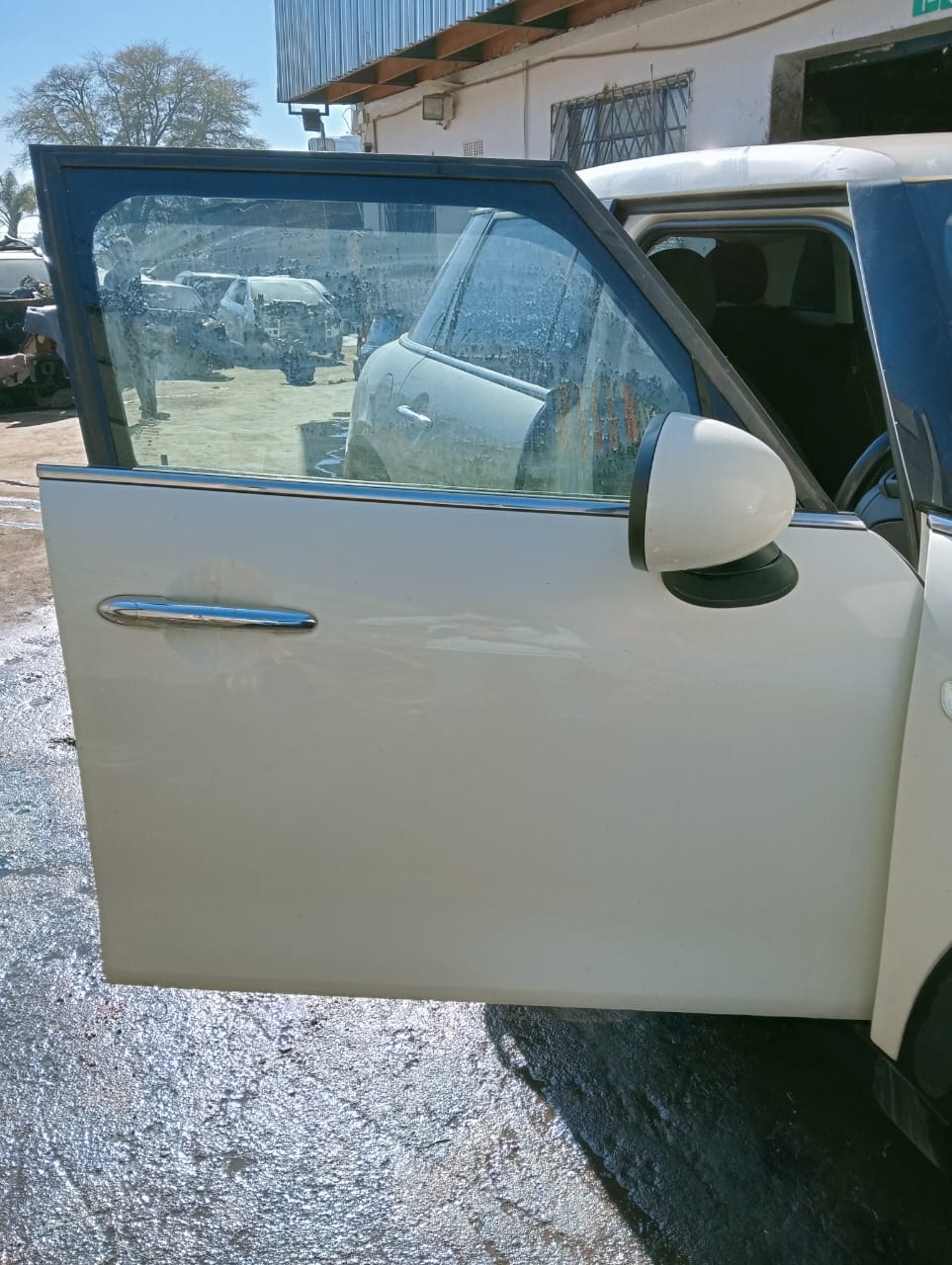 MINI COOPER F55 2015 RIGHT FRONT DOOR FOR SALE – GENUINE OEM PART - Private Seller MINI COOPER F55 2015 RIGHT FRONT DOOR FOR SALE – GENUINE OEM PART - Private Seller