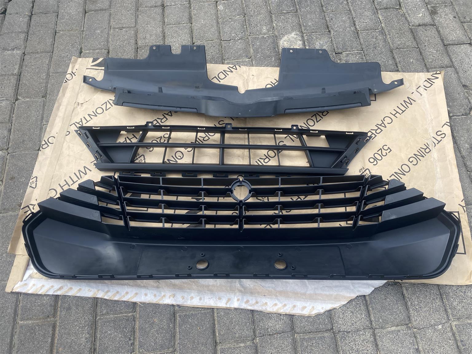 2017 FORD TRANSIT CUSTOM FRONT BUMPER GRILLES FOR SALE. IN PRISTINE CONDITION - Private Seller