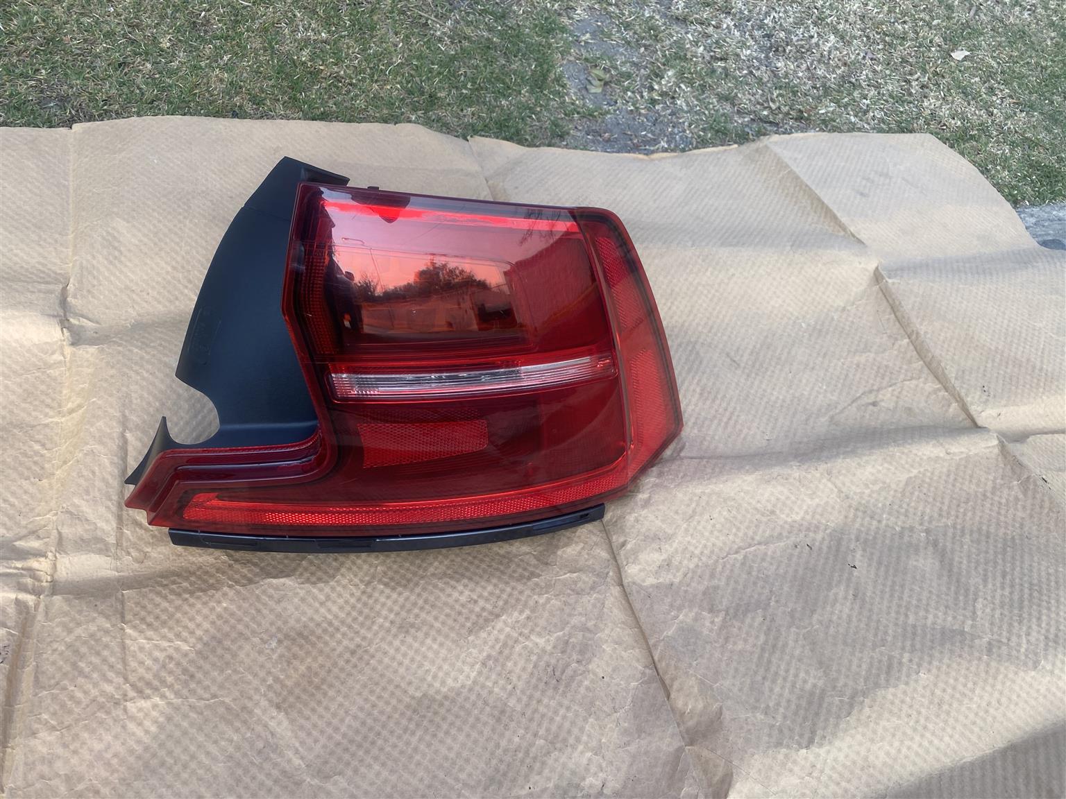 2020 VOLVO S90 OUTER LED TAIL LIGHT RIGHT SIDE FOR SALE. IN EXCELLENT CONDITION - Private Seller 2020 VOLVO S90 OUTER LED TAIL LIGHT RIGHT SIDE FOR SALE. IN EXCELLENT CONDITION - Private Seller