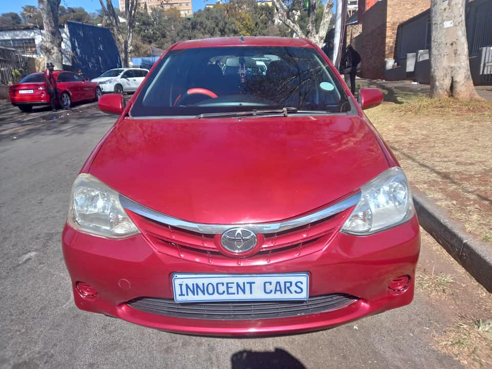 2013 TOYOTA ETIOS HATCHBACK 1.5 ENGINE PETROL, MANUAL, MAROON COLOR,