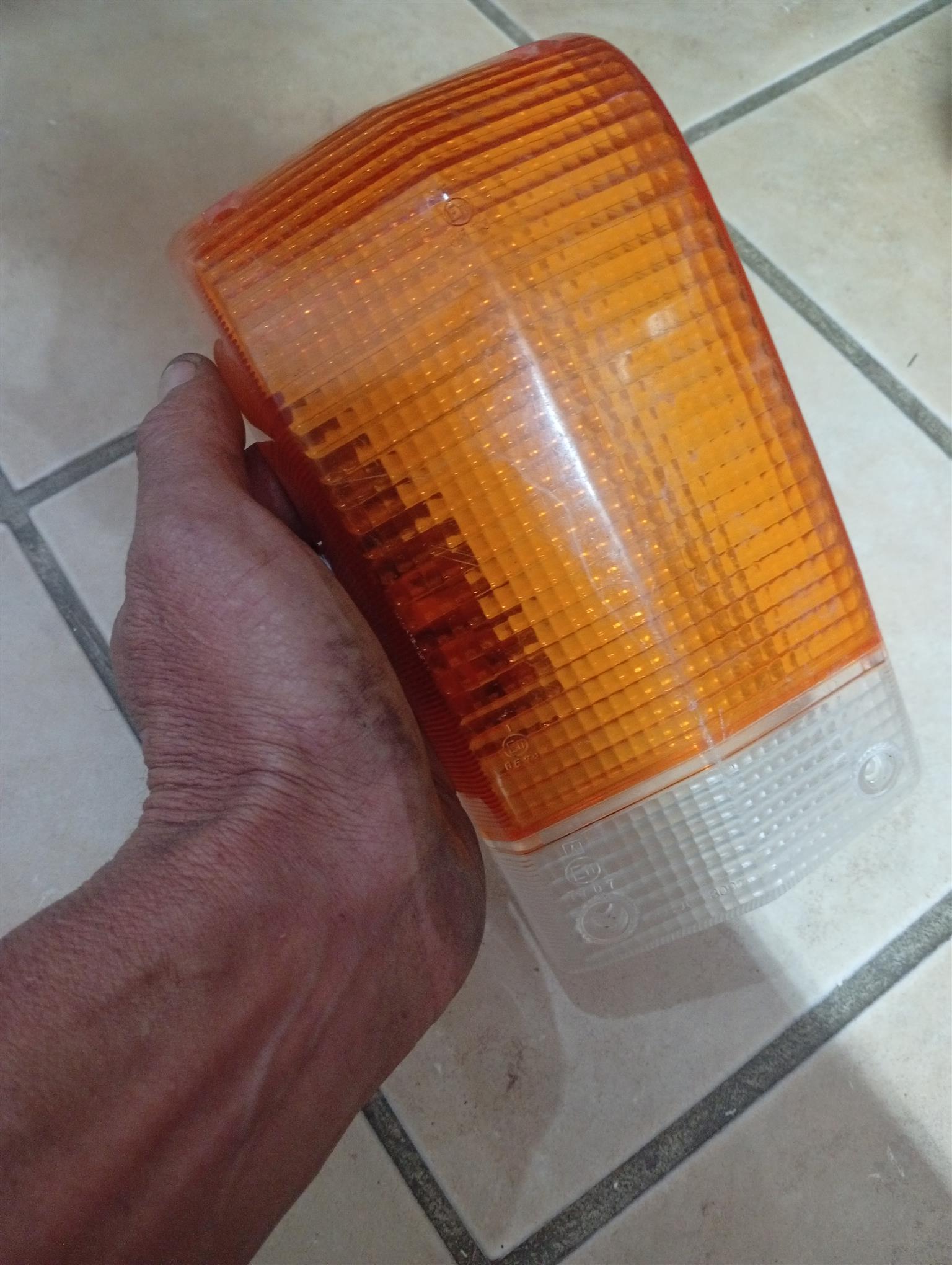 Mistubishi Fuso indicator turn signal - Private Seller Mistubishi Fuso indicator turn signal - Private Seller