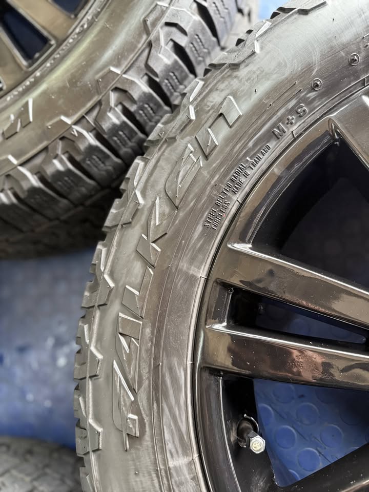 19INCH LAND ROVER DISCOVERY RIMS AND TYRES FOR SALE (PREOWNED) - Private Seller 19INCH LAND ROVER DISCOVERY RIMS AND TYRES FOR SALE (PREOWNED) - Private Seller