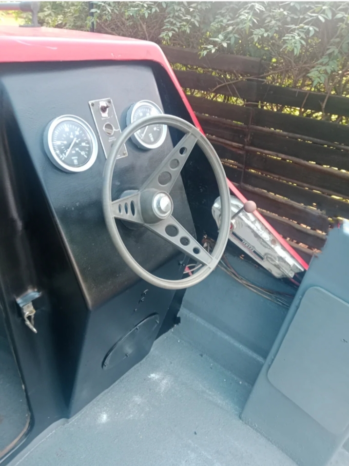4.5m CRESTRIDER  cabin boat on trailer NO PAPERS.needs 2 new tyres rims still go