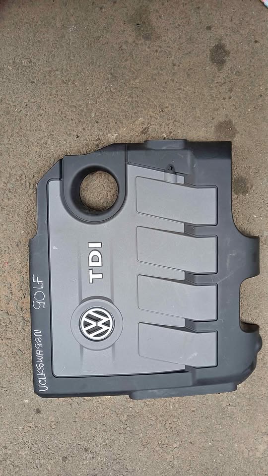 Volkswagen Golf engine cover - Private Seller Volkswagen Golf engine cover - Private Seller