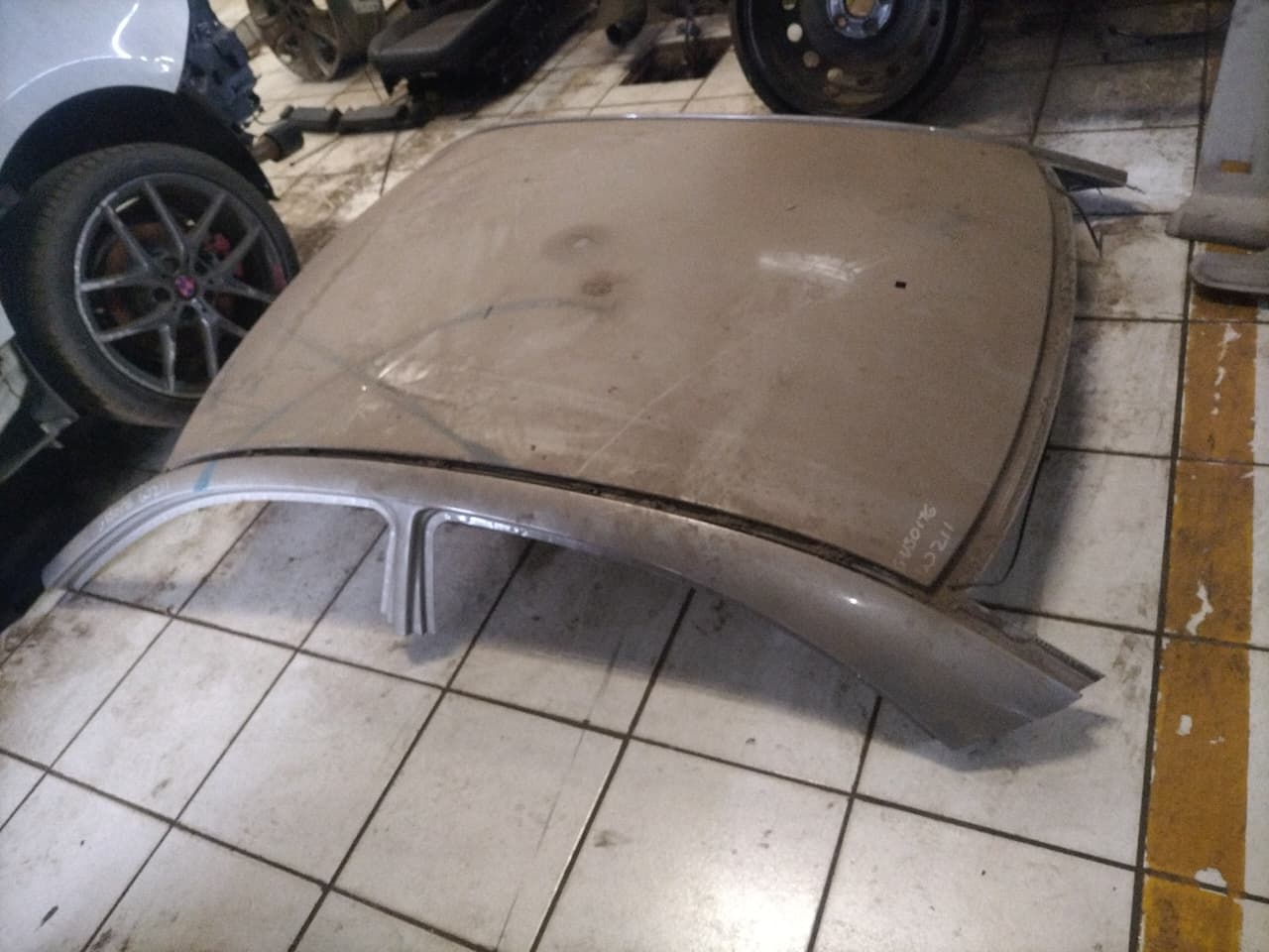 Mercedes-Benz E250 W211 Roof Section for Sale (Second-Hand) - Private Seller Mercedes-Benz E250 W211 Roof Section for Sale (Second-Hand) - Private Seller