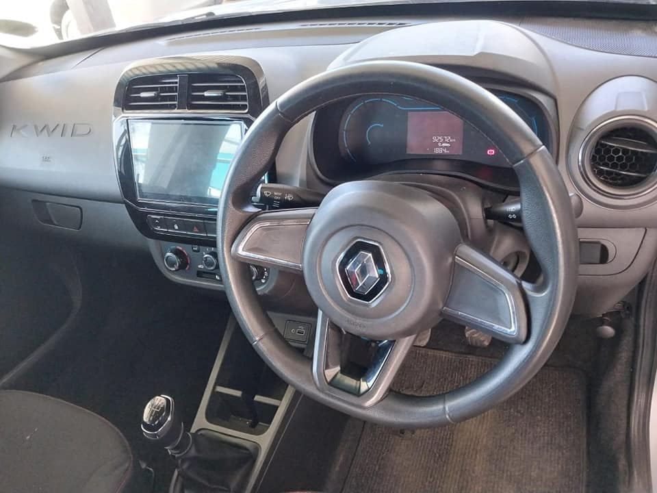 2020 RENAULT KWID 1.0 92 000KM SILVER COLOR MANUEL PETROL