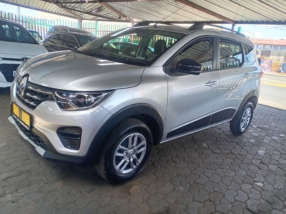 Used 2025 Renault Triber 1.0 Dynamique - Omega EL Auto