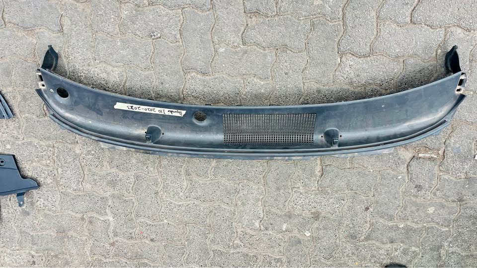 Hyundai i10 Windshield Wiper Cowling - Private Seller Hyundai i10 Windshield Wiper Cowling - Private Seller