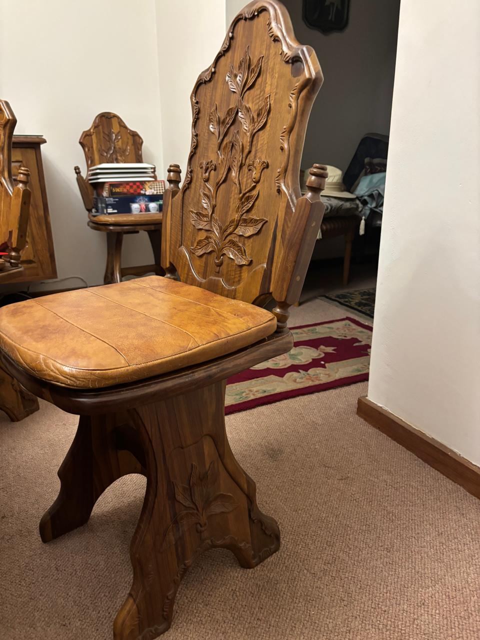 8 Seater Kiaat Dining Room with Sideboard for Sale Well Kept