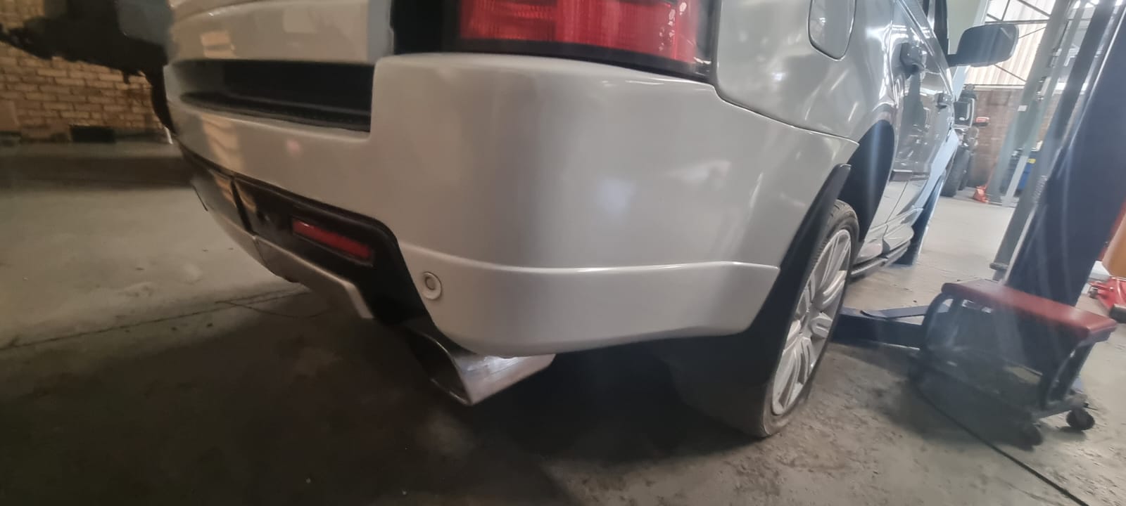 2012 Range Rover Sport 5.0l V8 S/C AutoBiography Rear Bumper for sale - Private Seller 2012 Range Rover Sport 5.0l V8 S/C AutoBiography Rear Bumper for sale - Private Seller