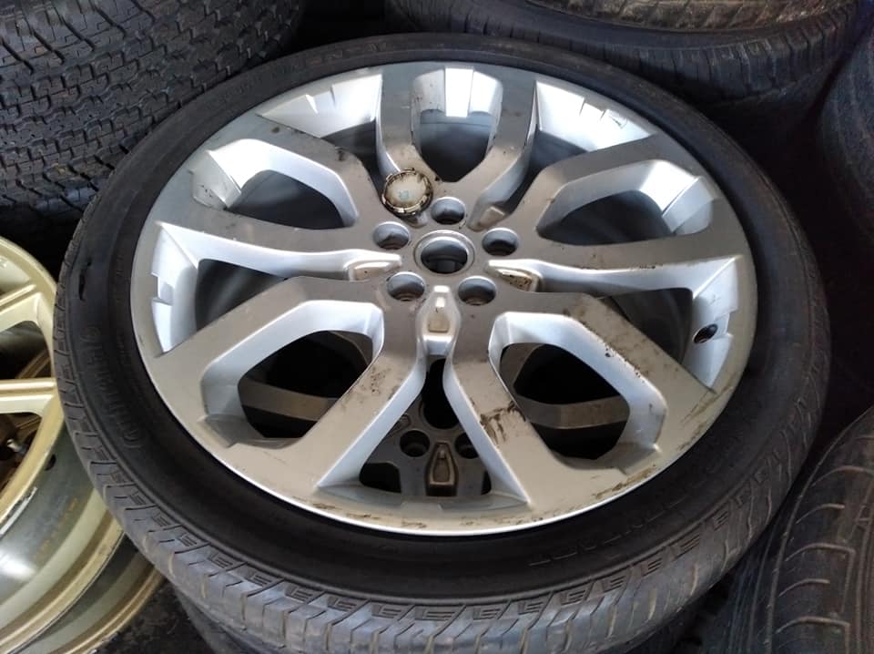 Range rover 22inch rims - Private Seller Range rover 22inch rims - Private Seller