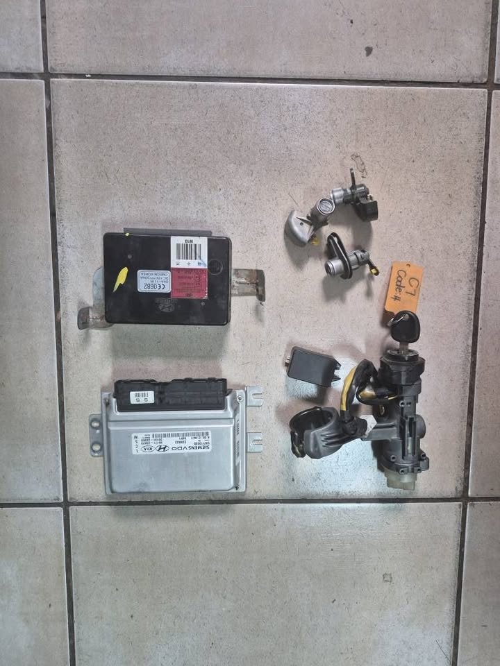 Hyundai Tucson 2.0 Complete Lockset For Sale Call or WhatsApp Willem - Private Seller