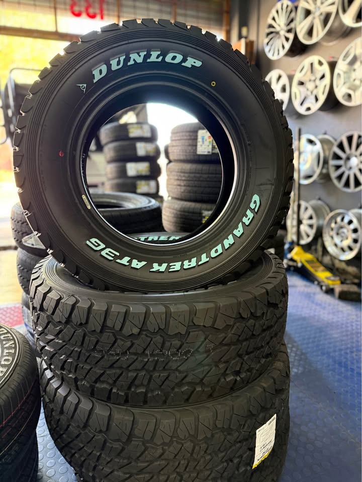 265/65/R17 DUNLOP GRANDTREK AT3G TYRES (WHITE LETTERING) - Private Seller