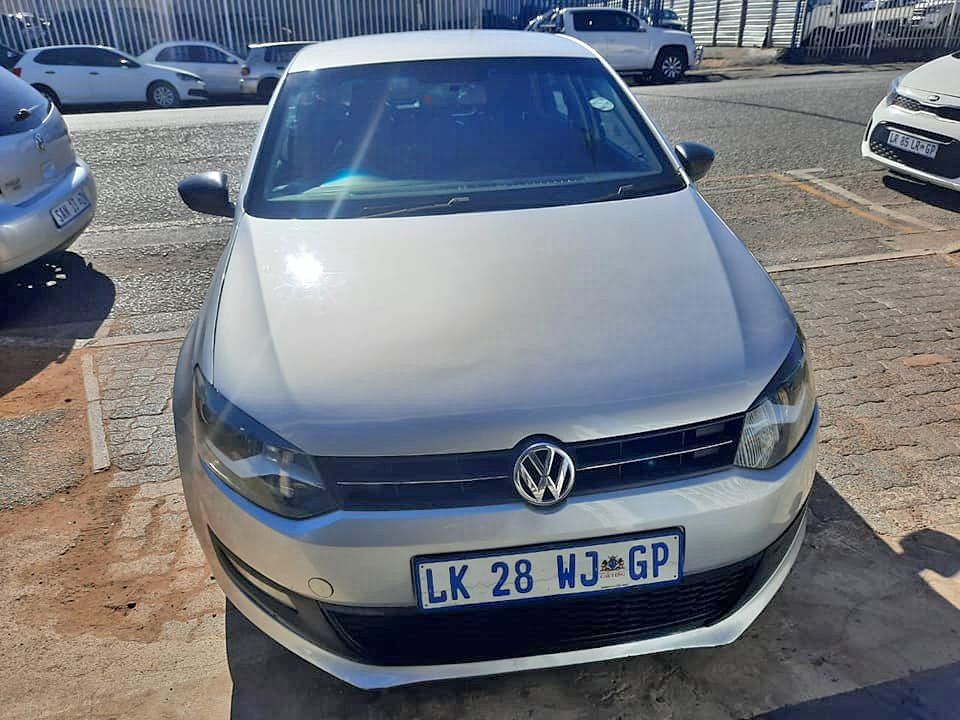 2012 Volkswagen polo 6 1.6 Comfortline Hatchback with a Nice interior seat