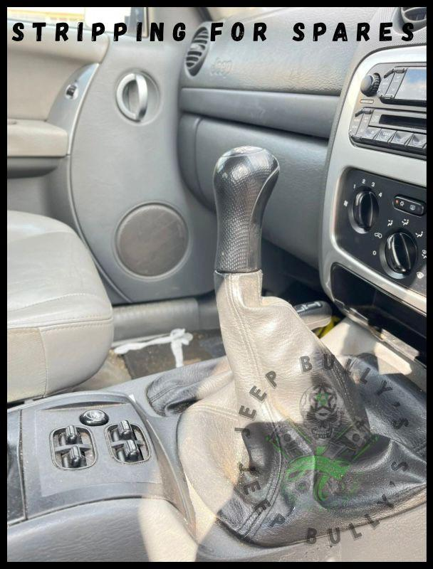 Jeep Cherokee Kj Diesel Facelift: Gearlever - Private Seller Jeep Cherokee Kj Diesel Facelift: Gearlever - Private Seller