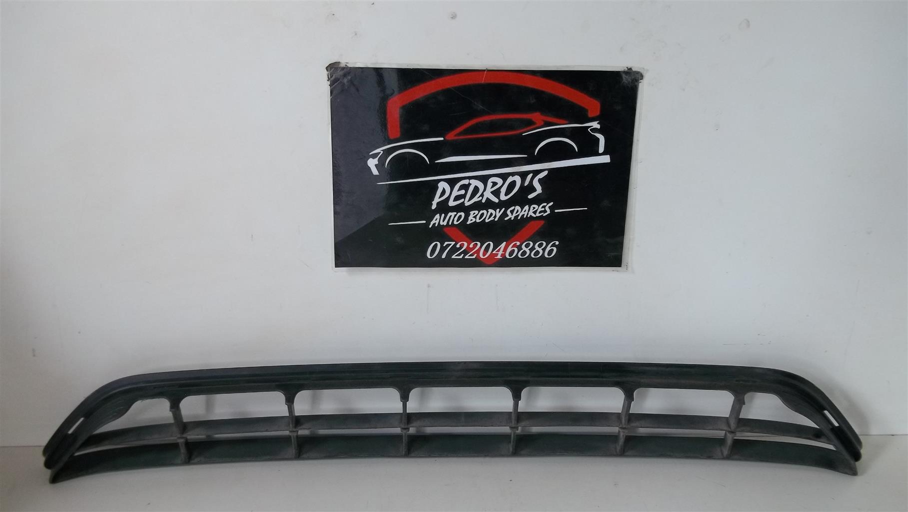Honda CR-V '12-'16 front bumper center grille - Private Seller