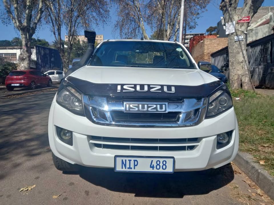 2017 ISUZU KB300 DTEQ SUPER CAB, DIESEL, AUTOMATIC, WHITE, LEATHER SEATS, 2017 ISUZU KB300 DTEQ SUPER CAB, DIESEL, AUTOMATIC, WHITE, LEATHER SEATS,