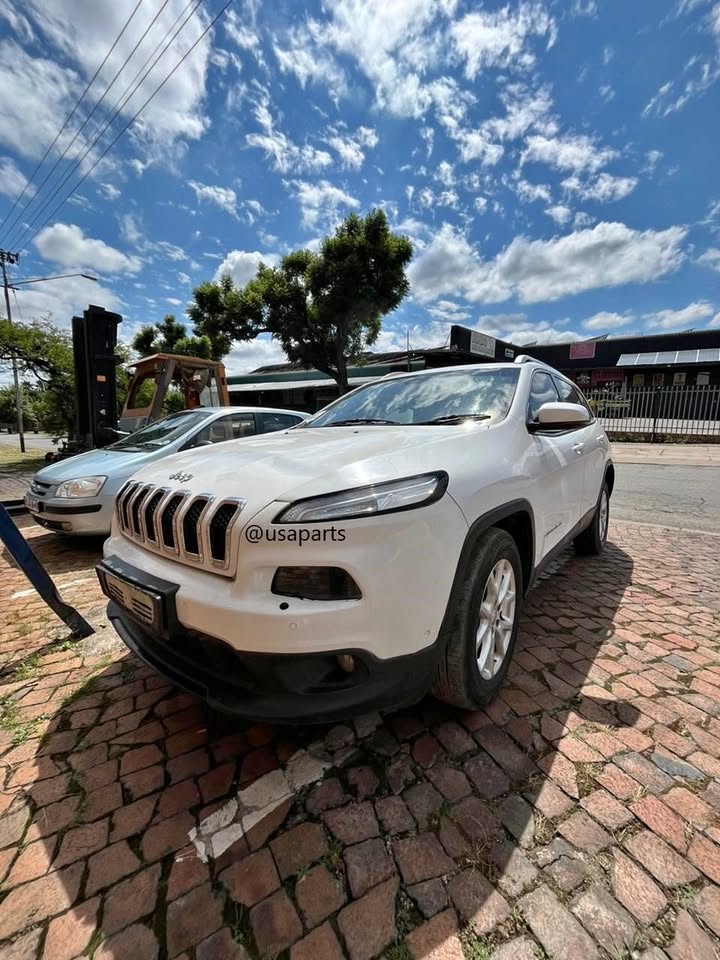2015 Jeep Cherokee 2.4 KL Automatic Petrol – Now Stripping for Spares - Private Seller 2015 Jeep Cherokee 2.4 KL Automatic Petrol – Now Stripping for Spares - Private Seller