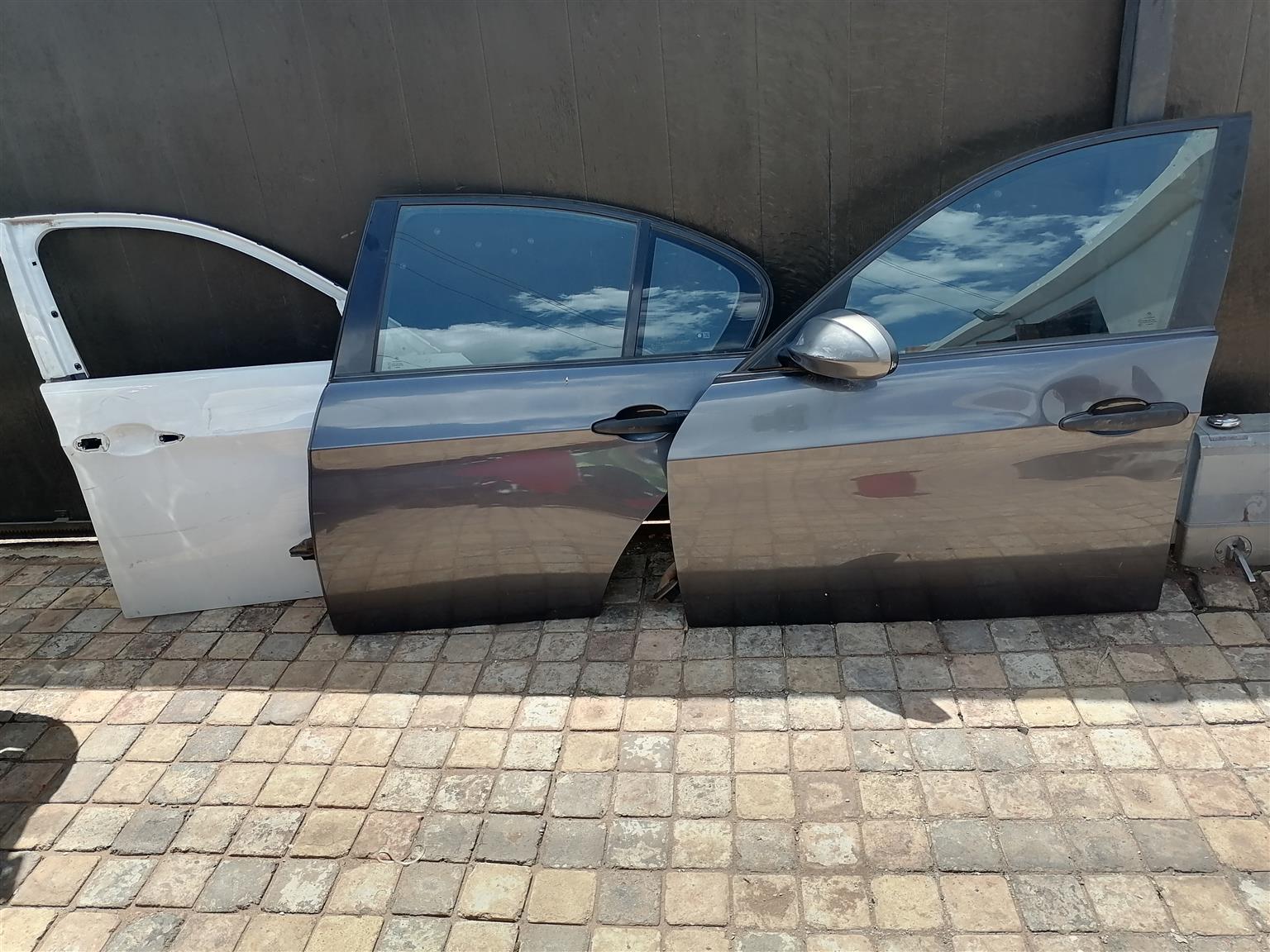 BMW e90 driver door shell, window mechanism, wiring, lock with keys - Private Seller