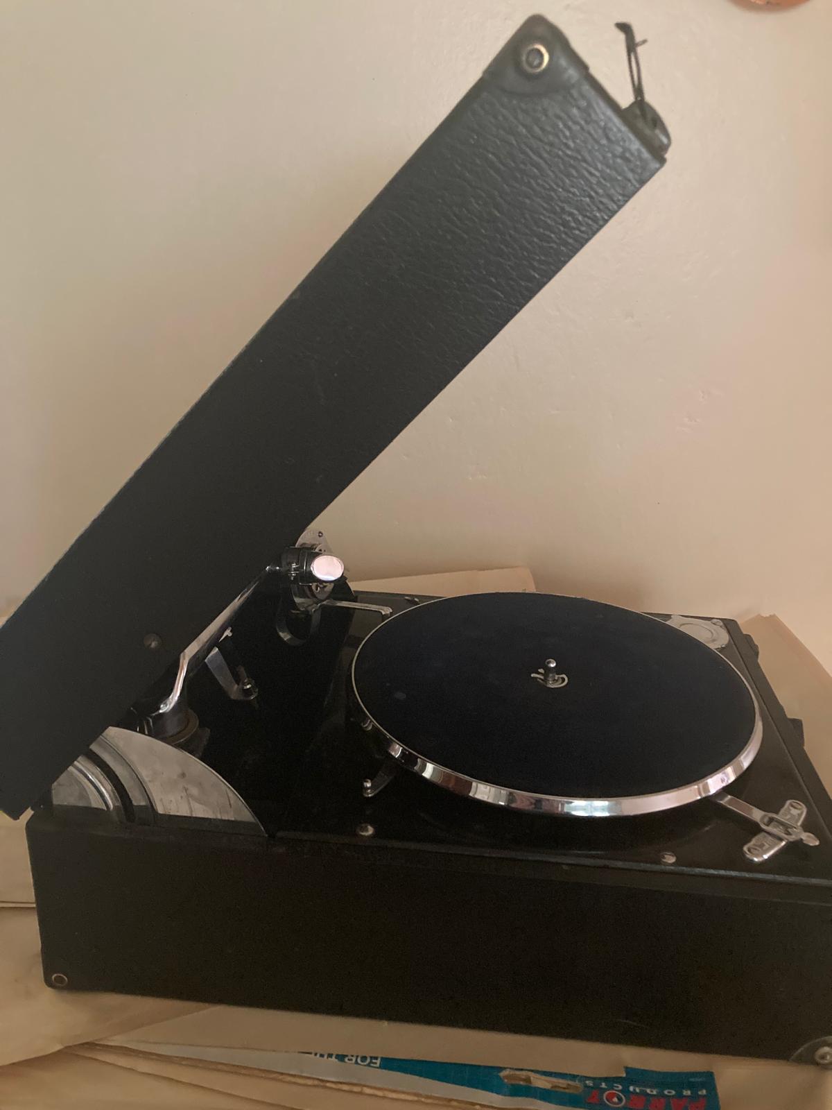Antique Gramophone player: Viva-Tonal Columbia Grafonola 202A