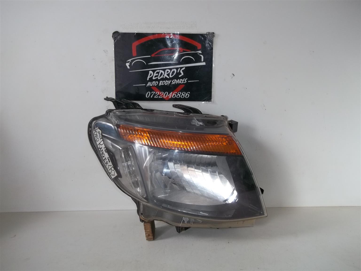 Ford Ranger T6 '12-'15 right headlight - Private Seller Ford Ranger T6 '12-'15 right headlight - Private Seller