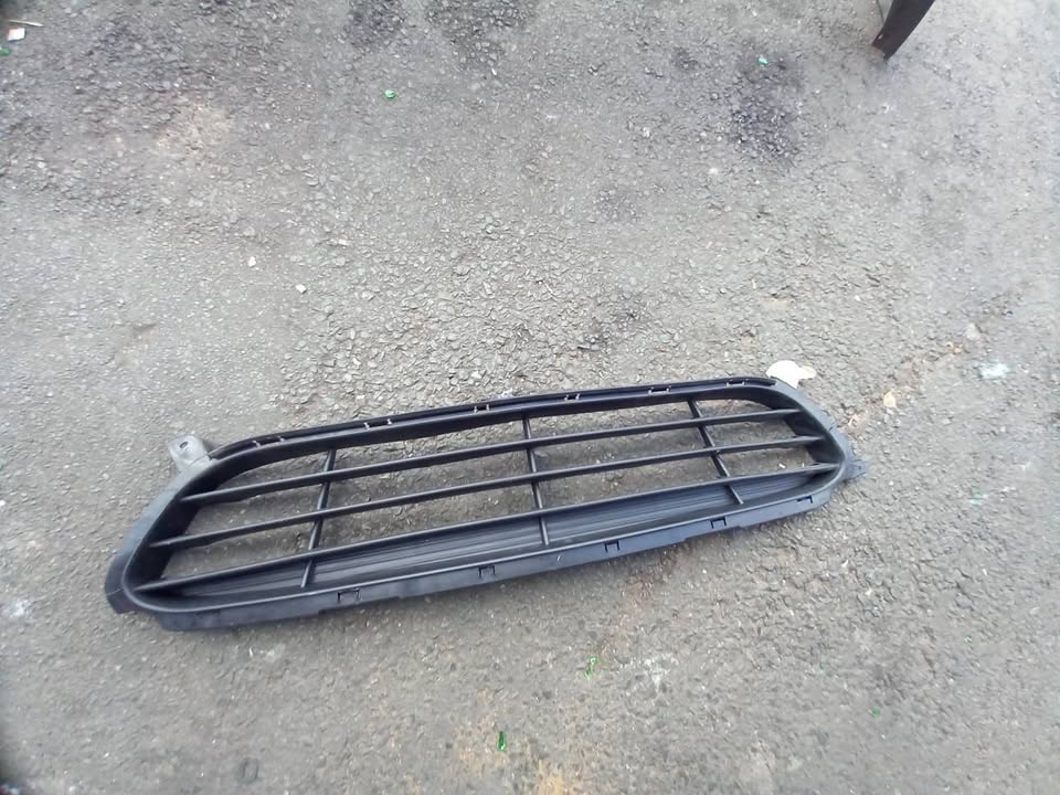 Hyundai Accent Front Bumper Lower Grille - Private Seller Hyundai Accent Front Bumper Lower Grille - Private Seller