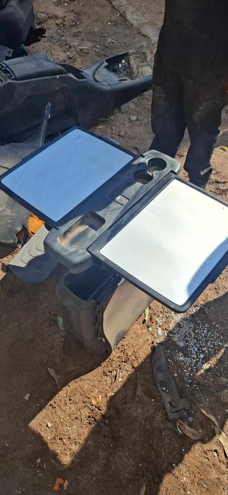 Mercedes-Benz V-Class W447 Table for sale – Genuine Part, Great Condition!