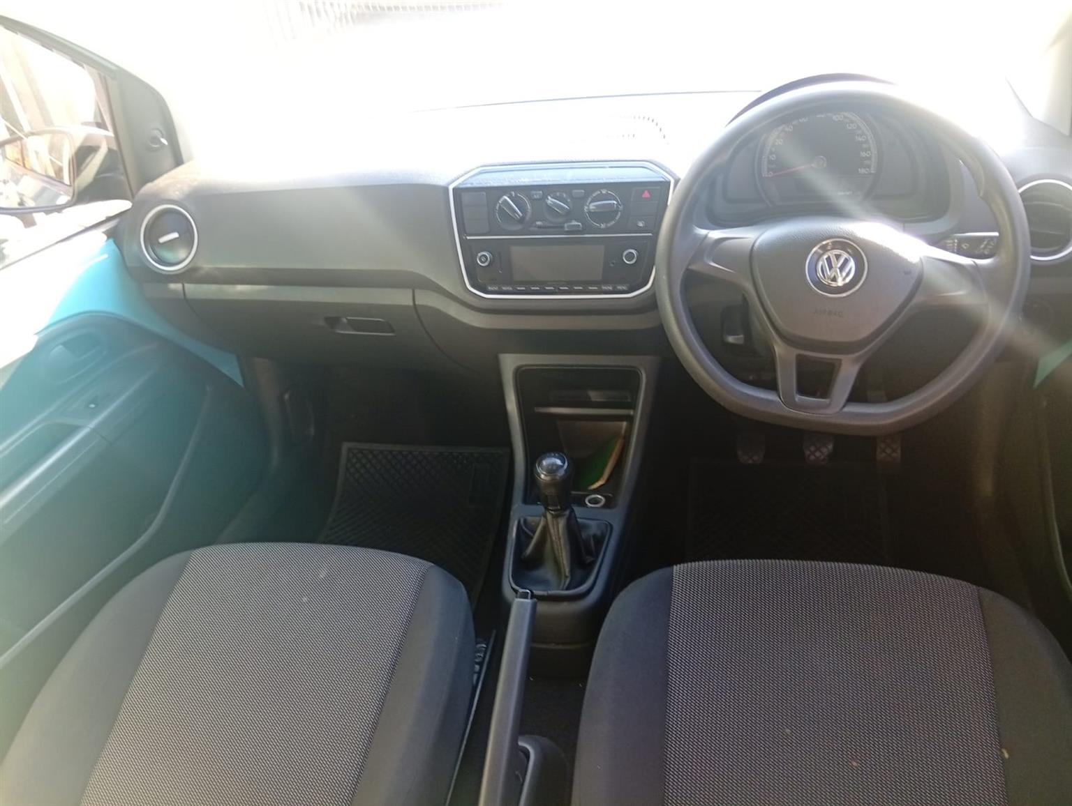 2020 Volkswagen up! Move up! 5-Door 1.0 Hatch 4,6 /100km Manual 114,000km Cloth