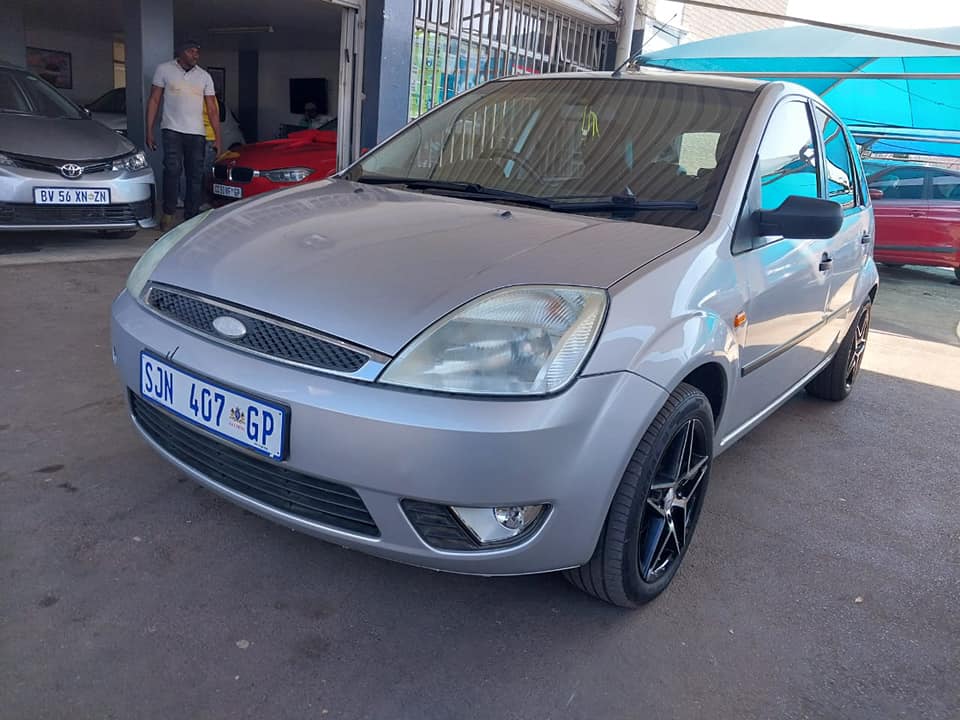 2005 FORD FIESTA 1.6  75 000KM SILVER COLOR MANUEL PETROL