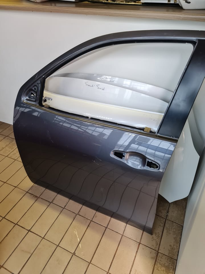 2020 TOYOTA HILUX GD 6 DOUBLE CAB LEFT FRONT DOOR FOR SALE SUPER CLEAN - Private Seller 2020 TOYOTA HILUX GD 6 DOUBLE CAB LEFT FRONT DOOR FOR SALE SUPER CLEAN - Private Seller