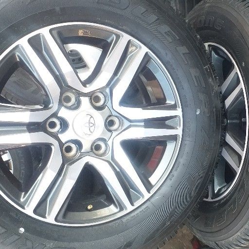 Toyota rim and tyres