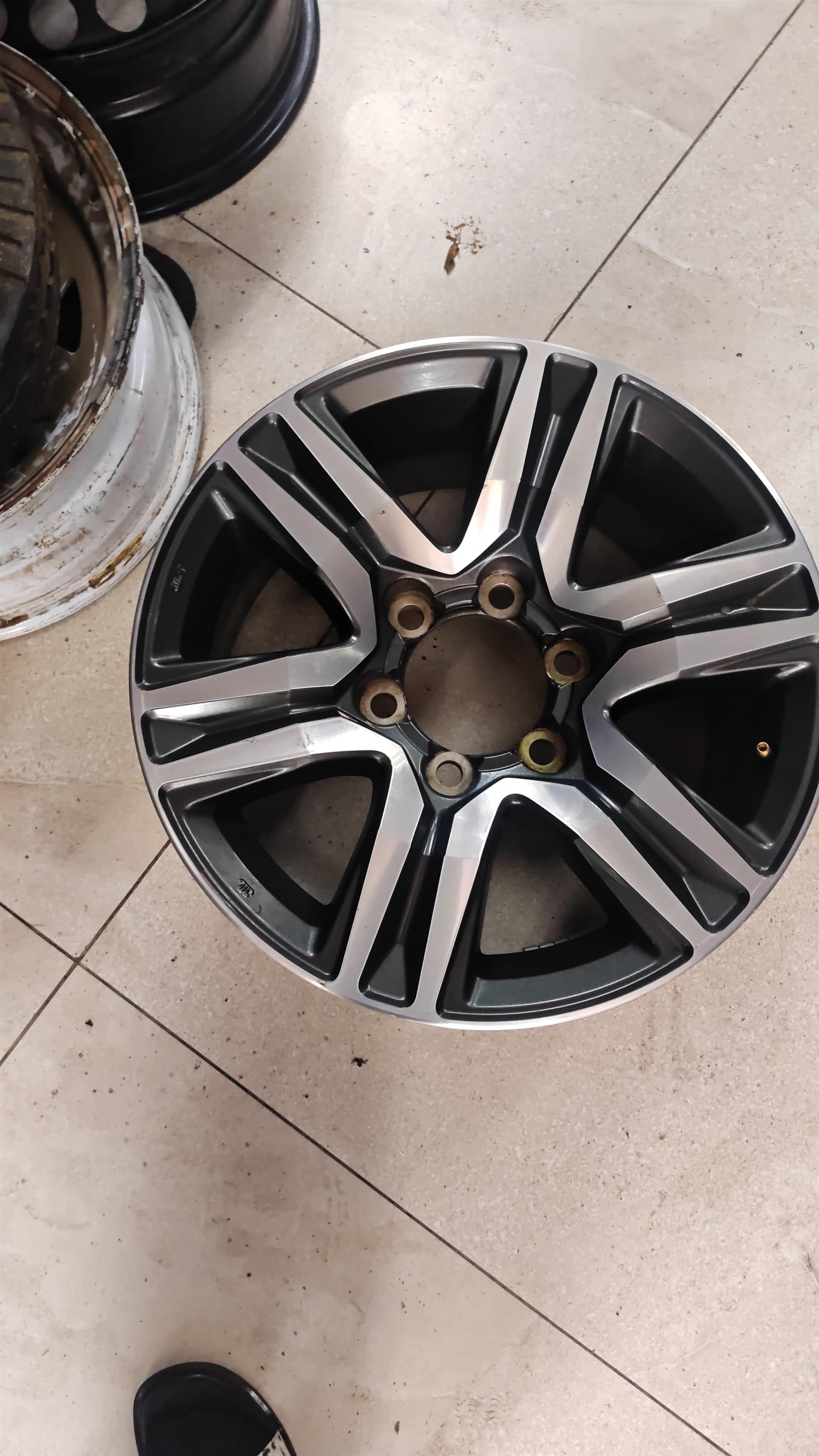 17inch Toyota Hilux/Fortuner original mag to use for spare wheel - Private Seller 17inch Toyota Hilux/Fortuner original mag to use for spare wheel - Private Seller