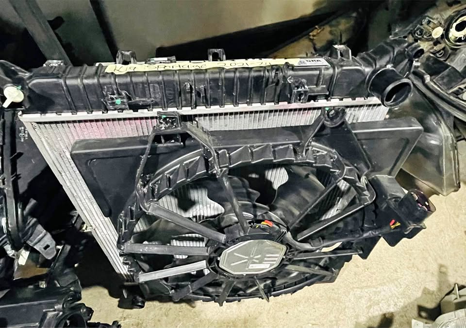 Kia Sportage radiator set 2021/24 - Private Seller Kia Sportage radiator set 2021/24 - Private Seller