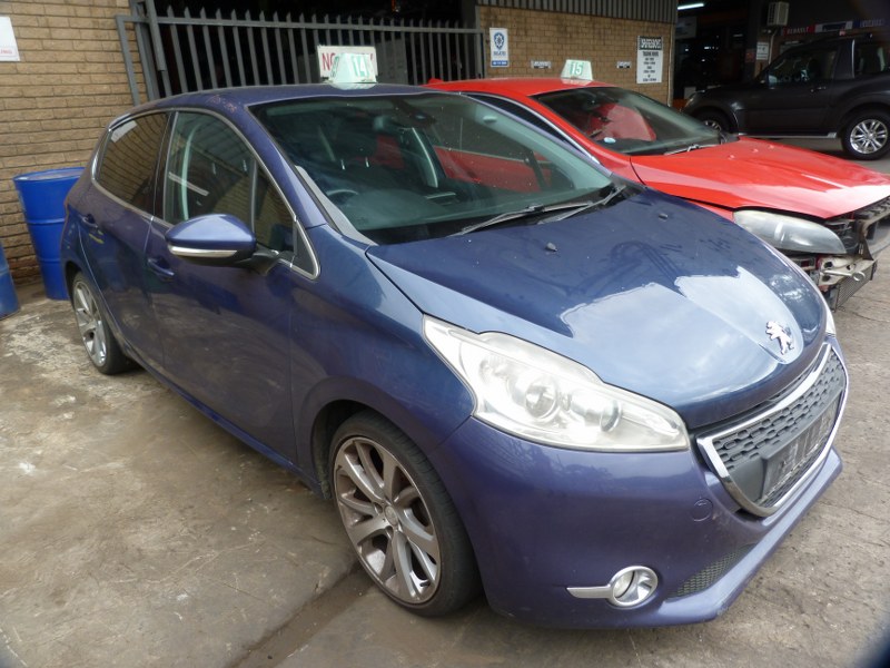 Peugeot 208 1.6 VTI Petrol Manual 10FH Blue - 2012 SPARESBOYZ STRIPPING FOR SPAR - Private Seller