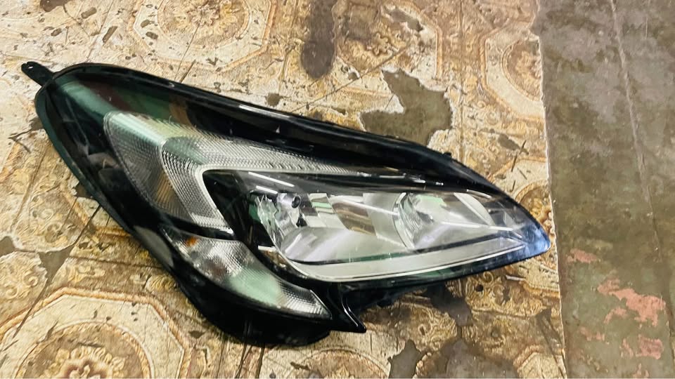 Opel Corsa E headlight - Private Seller Opel Corsa E headlight - Private Seller