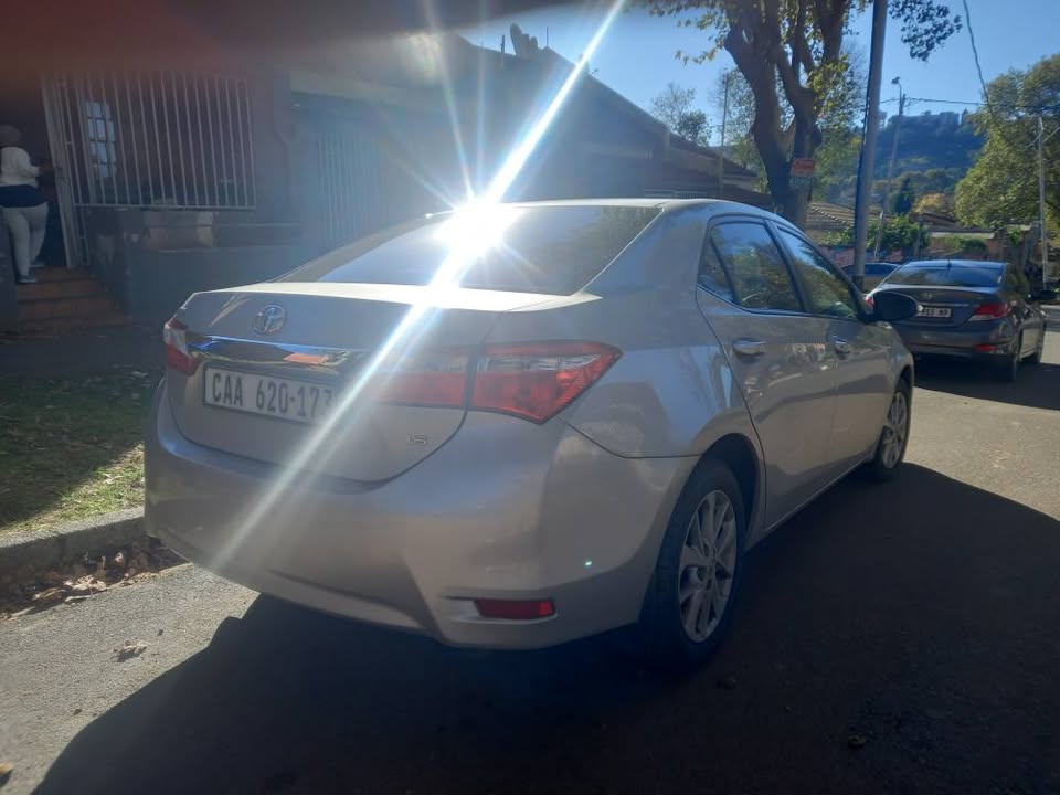 2016 TOYOTA COROLLA PRESITAGE 1.6 PETROL, MANUAL, SILVER, REVERSE CAMERA, 135000KMS,