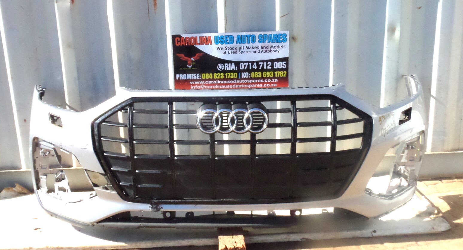 Audi Q5 front bumper with radiator grill and spoiler (badge) - Private Seller Audi Q5 front bumper with radiator grill and spoiler (badge) - Private Seller